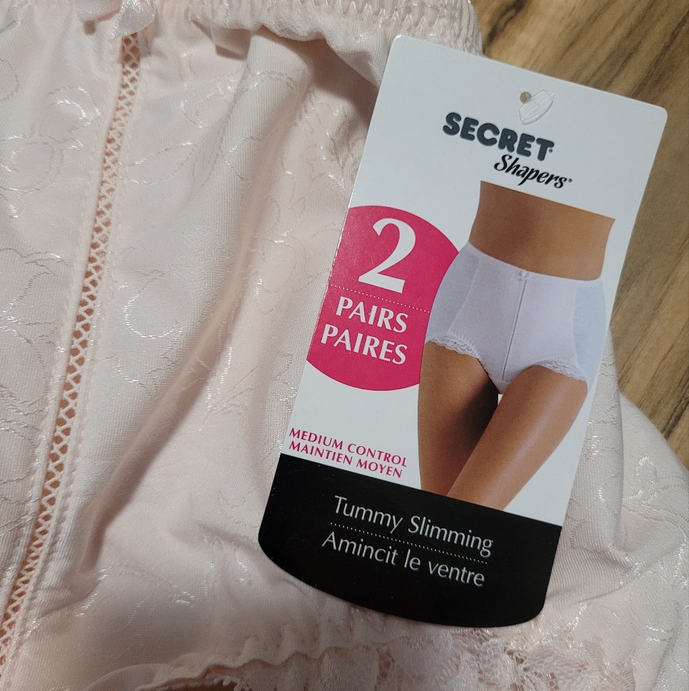 Women's NWT Size M Secret Shapers 2 pairs